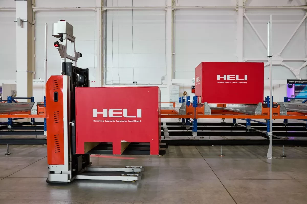 Робот-погрузчик HELI FMR от Asia MH на выставке ReIndustry Expo